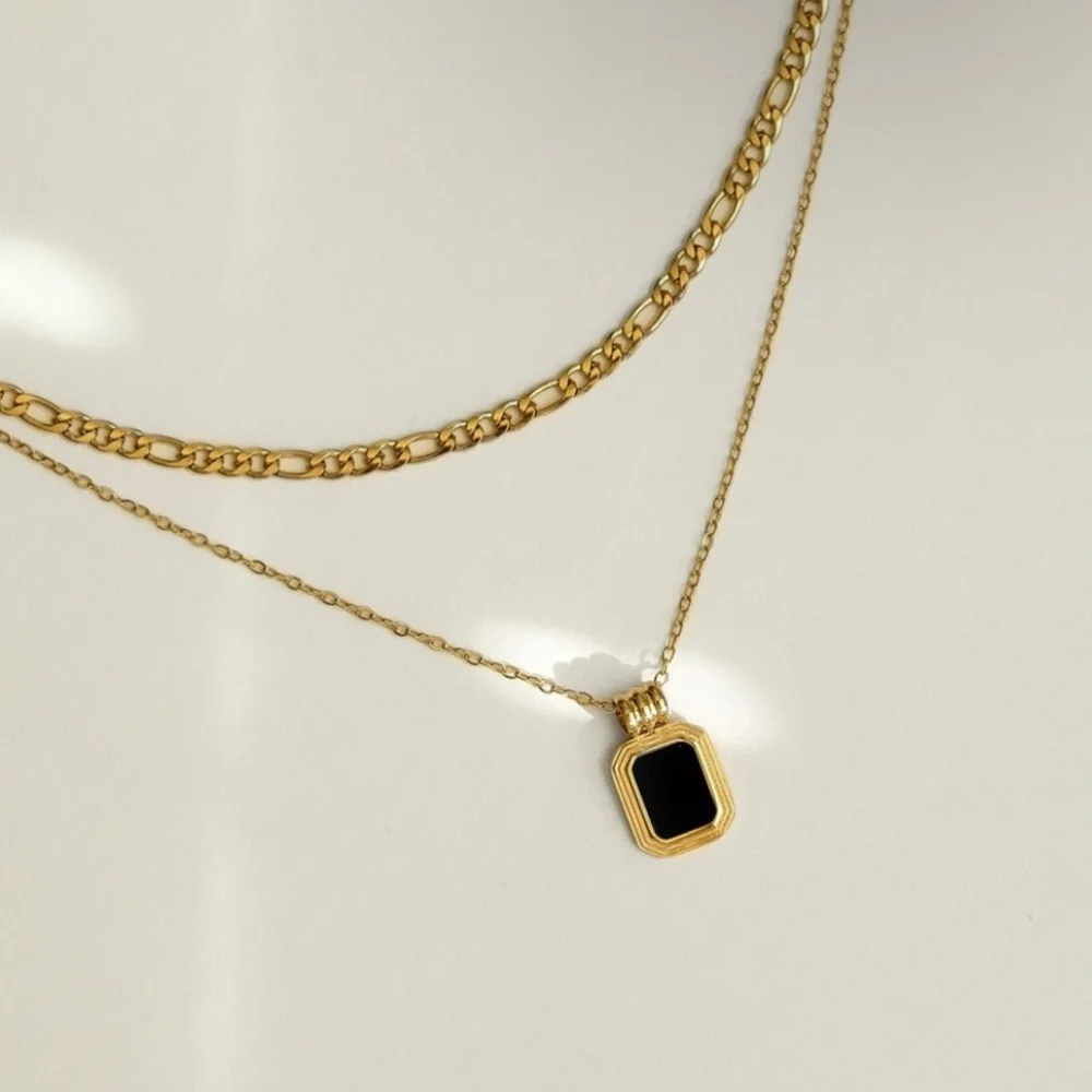 Ridge Rectangle Onyx Chain Necklace | 18K Gold Plated Stainless Steel - Picture 2 of 5